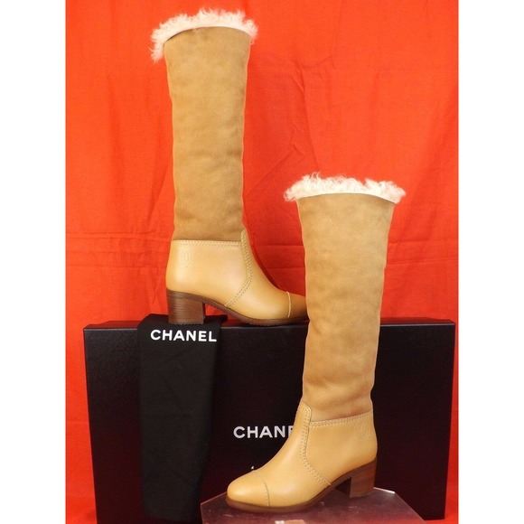 NIB CHANEL BEIGE LEATHER SUEDE CC LOGO SHEARLING HEEL TALL BOOTS 37.5 $1825 - Picture 5 of 12